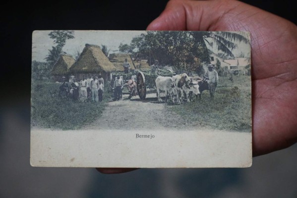 Registra la historia de Honduras en una colección de tarjetas postales