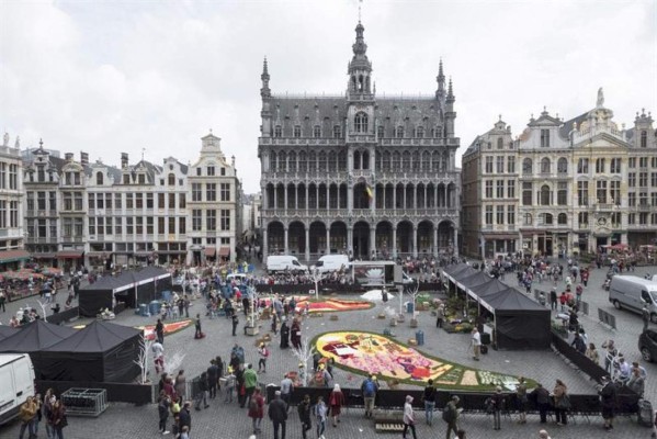 Bélgica celebra el verano con más de 100.000 flores en el corazón de Bruselas