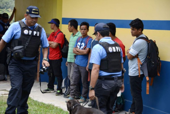 Honduras detiene a seis indocumentados de Nepal que se dirigían a EUA