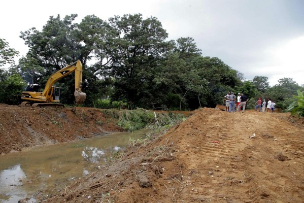 La Ceiba: inician dragado de quebrada por llegada de lluvias