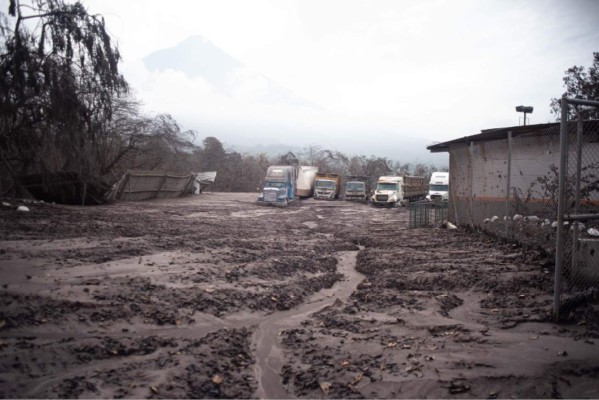 Desciende un lahar por el volcán de Fuego debido a las lluvias