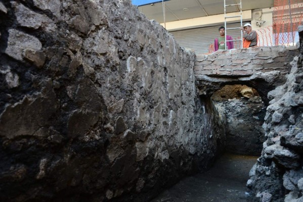 Arqueólogos hallan restos de edificio ceremonial azteca en Ciudad de México