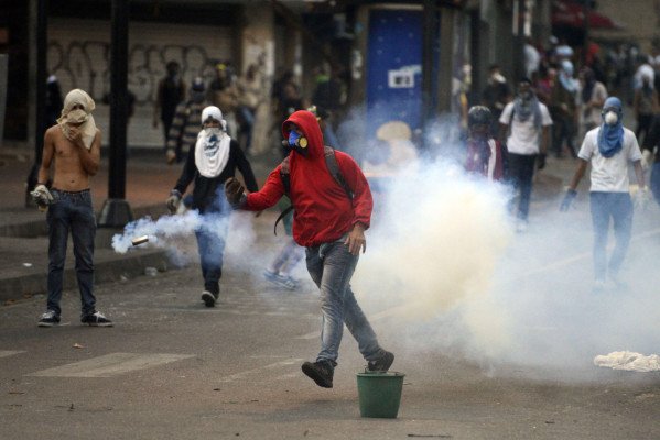 Opositores venezolanos marchan contra la 'injerencia” cubana