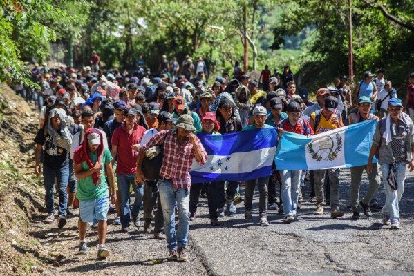 México permite ingreso de migrantes hondureños que permanecían en puente fronterizo