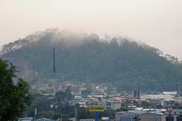 La Esperanza amaneció cubierta totalmente de neblina