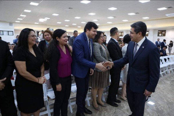 China-Taiwán entrega a Honduras L68 millones para reforma educativa