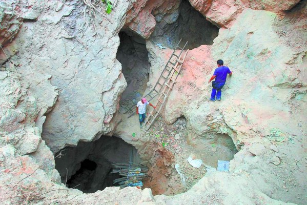 Continúa el rescate de mineros atrapados en el sur de Honduras