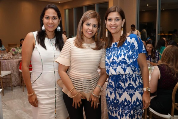 Fiesta maternal para Alejandra Rápalo de Kawas