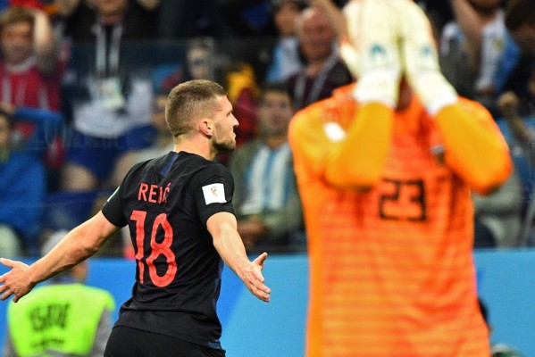 TOPSHOT - Croatia's forward Ante Rebic (L) celebrates after scoring their opener as Argentina's goalkeeper Willy reacts in foreground during the Russia 2018 World Cup Group D football match between Argentina and Croatia at the Nizhny Novgorod Stadium in Nizhny Novgorod on June 21, 2018. / AFP PHOTO / Johannes EISELE / RESTRICTED TO EDITORIAL USE - NO MOBILE PUSH ALERTS/DOWNLOADS