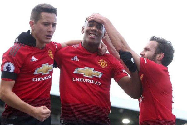 Manchester United golea al Fulham y se encamina a la Champions