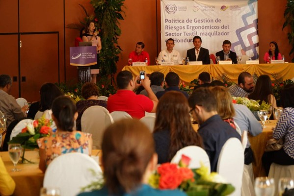 El Salvador anuncia su inmediata adhesión a la unión aduanera