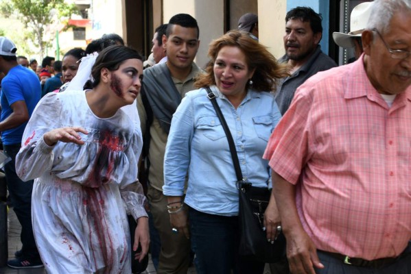 Hondureñas se disfrazan de zombis para llamar a votar con conciencia