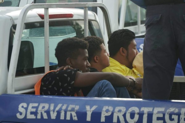 Capturan a tres hombres tras asaltar a pasajeros de bus en San Pedro Sula