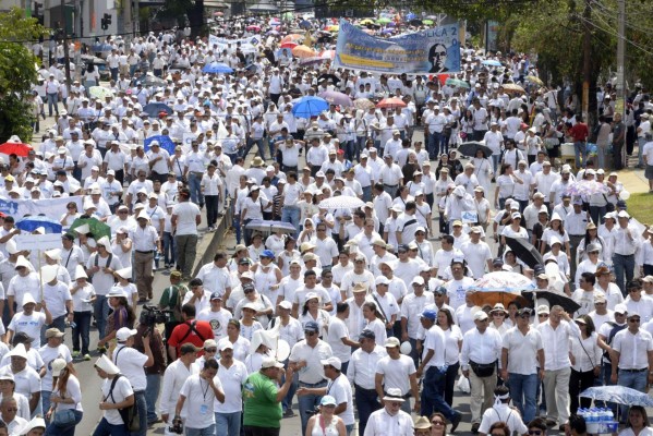 Medio millón de salvadoreños marcharon contra la violencia