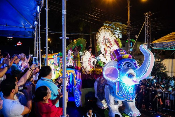 Desfile de Carnaval, espectáculo sin precedentes