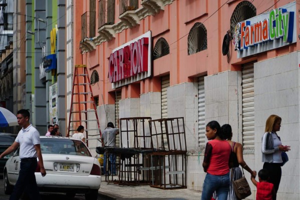 Colonias y comercios se 'blindan” por temor a saqueos