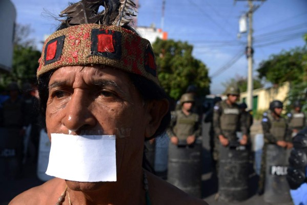 Organizaciones civiles protestan por cierre de Canal Globo TV