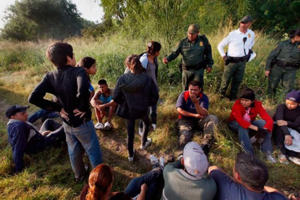 Hondureña huye con su bebé a México por las maras