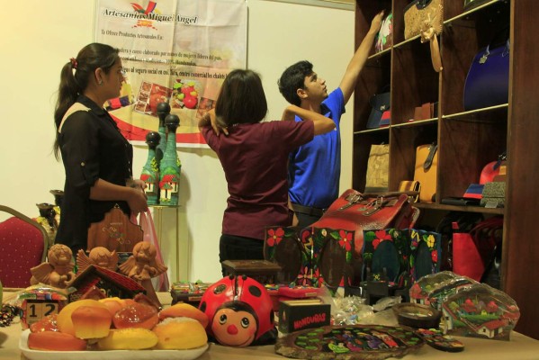Arranca Feria del Regalo en apoyo a microempresarios hondureños