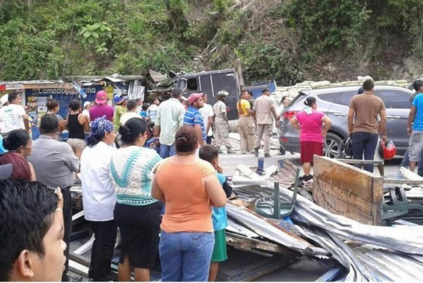 Fatal accidente de rastra: 1 muerto y 9 heridos en Jutiapa