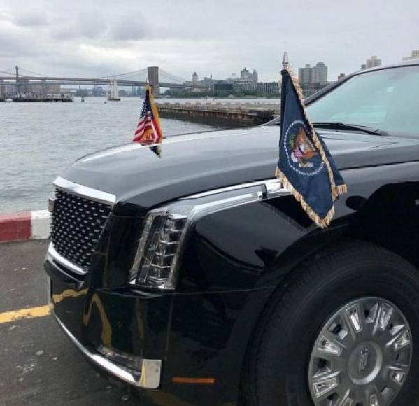 El Cadillac One también está equipado con varias armas, incluyendo cañones de gas lacrimógeno. También lleva contenedores con el tipo de sangre del presidente. /Foto: Mnmsocialmedia.