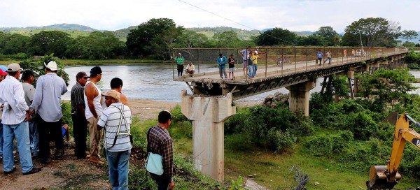 El viernes estará habilitado paso de puente en río Humuya de Santa Rita