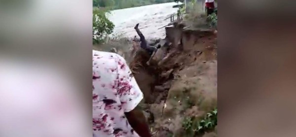 Video viral: joven que bajaba cocos es ‘tragado’ por un río en Antioquia