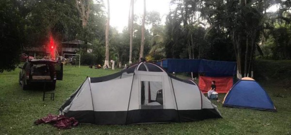 CAMPAMENTO. En Las Américas se puede acampar y hacer fogata. El lugar es visitado a menudo por grupos de iglesias, universidades y turistas nacionales y extranjeros. Está en las faldas de Mico Quemado en la aldea de El Porvenir del Norte.