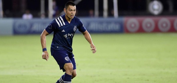 Roger Espinoza anota y Sporting Kansas City avanza en los playoffs de la MLS