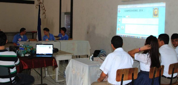 Estudiantes hondureños ponen a prueba su gusto por la tecnología y redes sociales