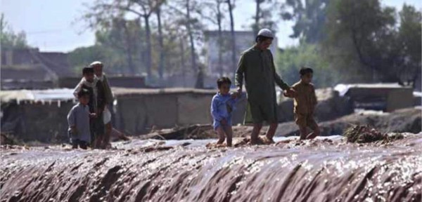 Casi 30 muertos y 4 desaparecidos por lluvias en Pakistán  