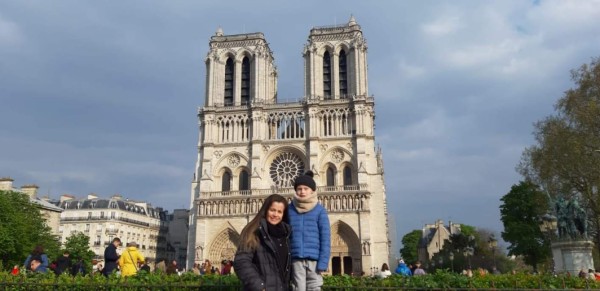 Hondureña relata cómo fue la penúltima misa en la consumida catedral de Notre Dame