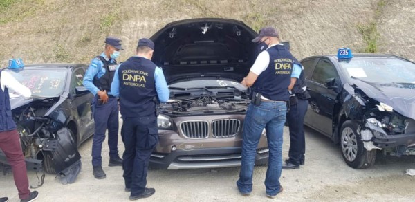 Decomisan camioneta de lujo BMW con más de 10 mil dólares en su interior