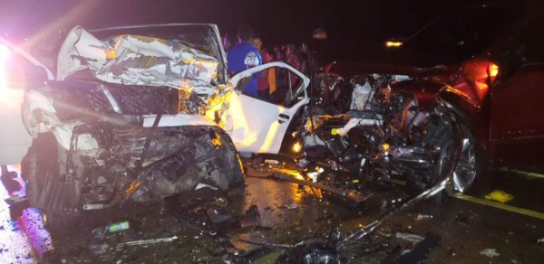 Fatal accidente entre pick up y camioneta deja un joven muerto