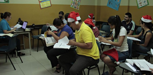 Hasta de Ocotepeque vienen para estudiar inglés en San Pedro Sula