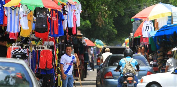 Vendedores hondureños esperan reglamento de ley a favor del sector informal