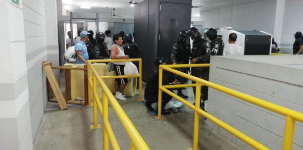 INP traslada más de 100 reos a la Penitenciaría Nacional en Támara