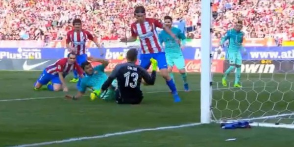 Video: El polémico gol invalidado al Barcelona frente al Atlético