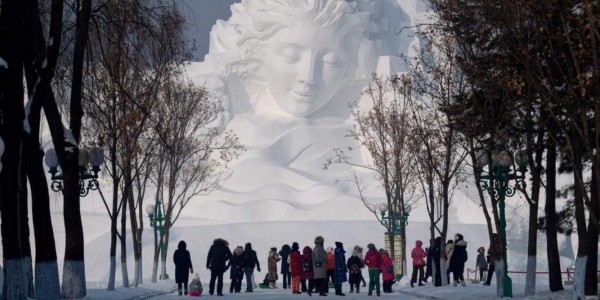 Japón: Festival de esculturas de hielo es afectado por falta de nieve