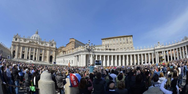 Vaticano lanza operación mediática para las canonizaciones de dos papas