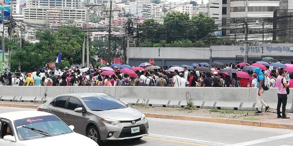 Maestros y médicos protestan en San Pedro Sula y Tegucigalpa