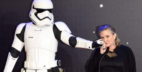 Carrie Fisher sufre infarto en un avión