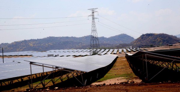 Enee adeuda L2,300 millones a generadores solares