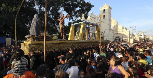 Capitalinos mantienen viva la tradición de Semana Santa