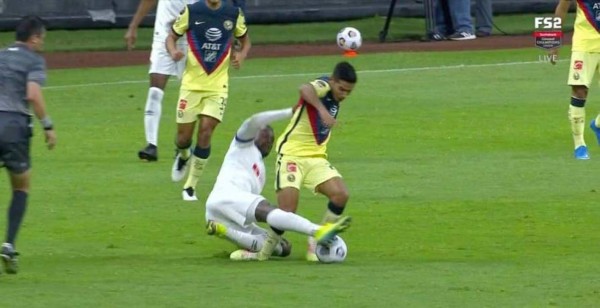 América pide castigo para Yustin Arboleda tras fracturar a su jugador 'Chucho' López