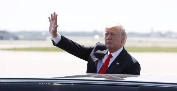 Trump finaliza sus agitadas vacaciones con miras a un intenso septiembre