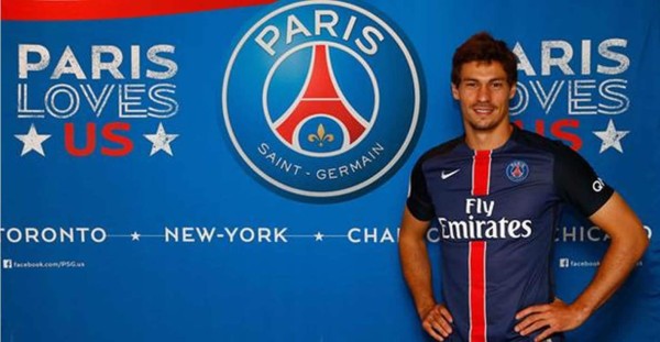 El PSG ficha a mediocampista Benjamin Stambouli