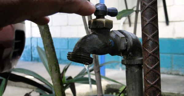 Más de L70 millones en agua deben usuarios a prestadora de servicio