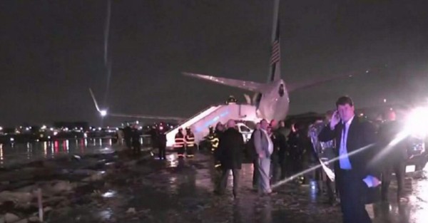 Avión del vicepresidente de Donald Trump se sale de la pista en Nueva York