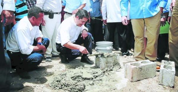 Honduras: Colocan primera piedra de agroparque en Lempira